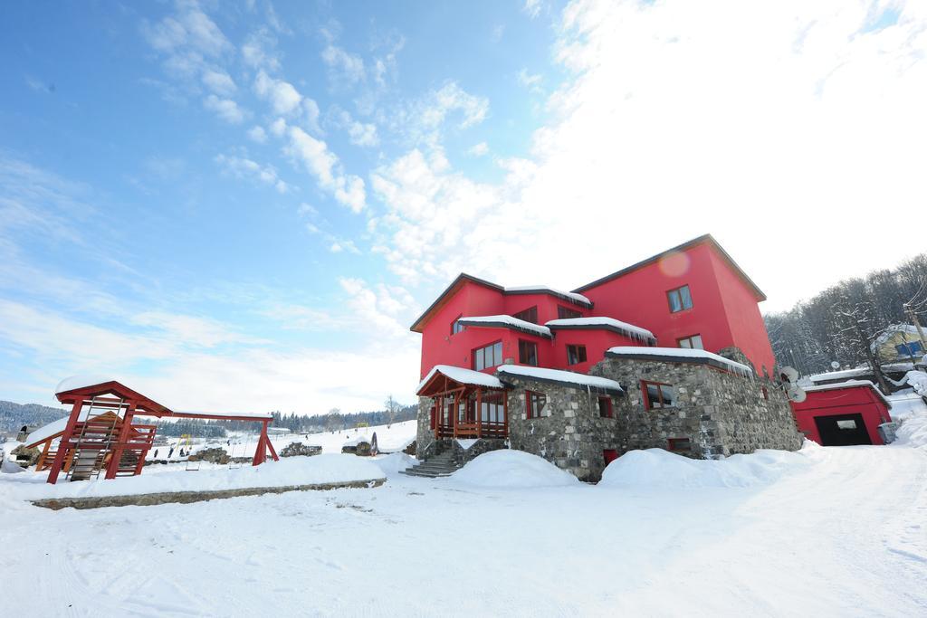 Red House Hotel Bakuriani Exterior photo